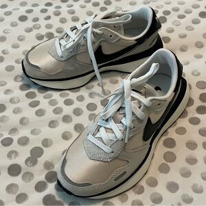 NWT Nike Black and White Phoenix Waffle Athletic Shoes Size 5.5